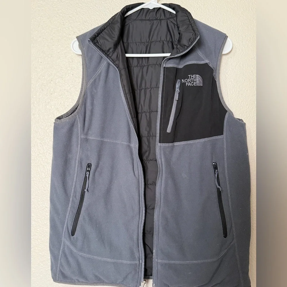 The North Face Men’s Reversible Puffer Fleece Vest Black/Grey Size: Small